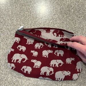 NWT Thirty One reversible pouch in Safari Weave print
